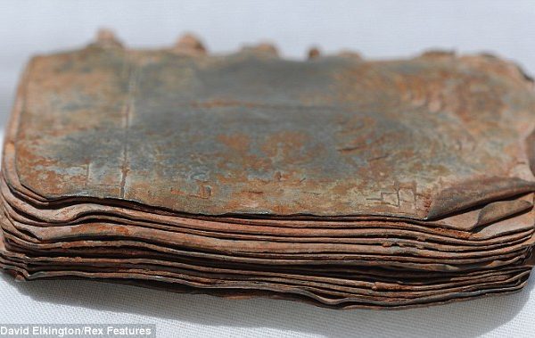 article-1371290-0B63EC4900000578-127_634x379